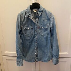 Levi’s women’s western denim pearl snap button down shirt size small